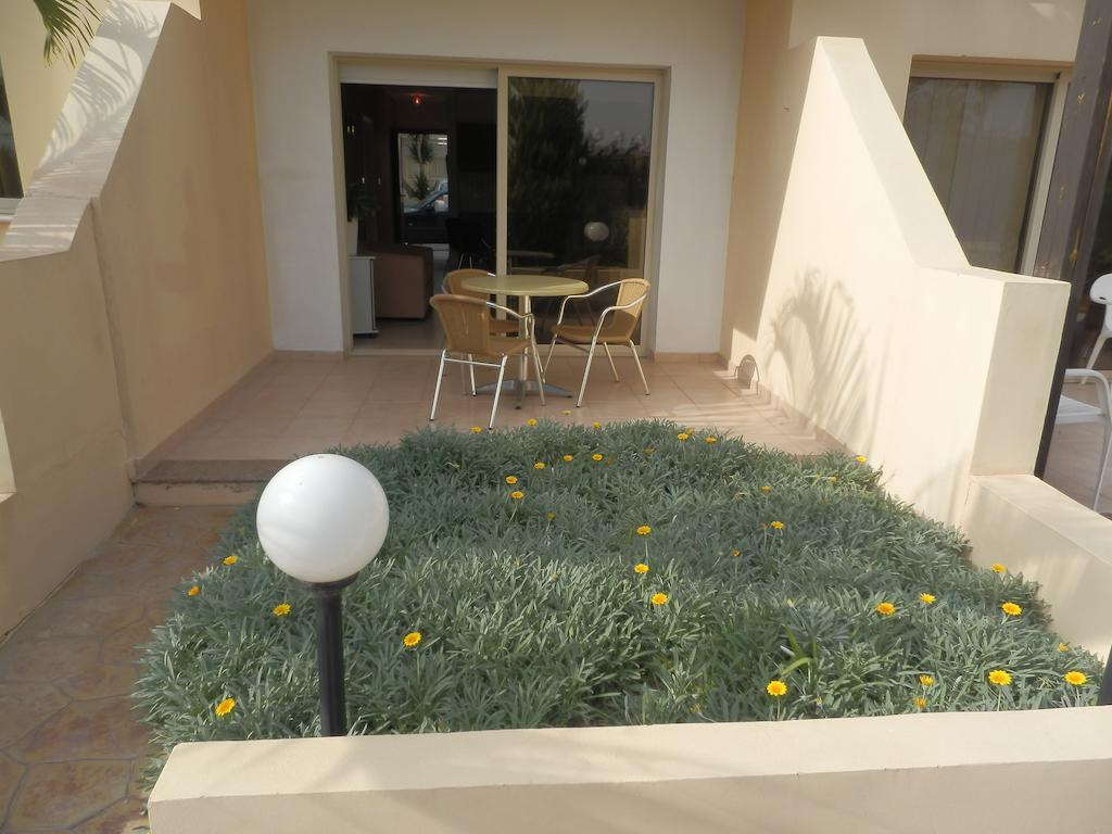 Byreva Apartments Paphos Pokoj fotografie