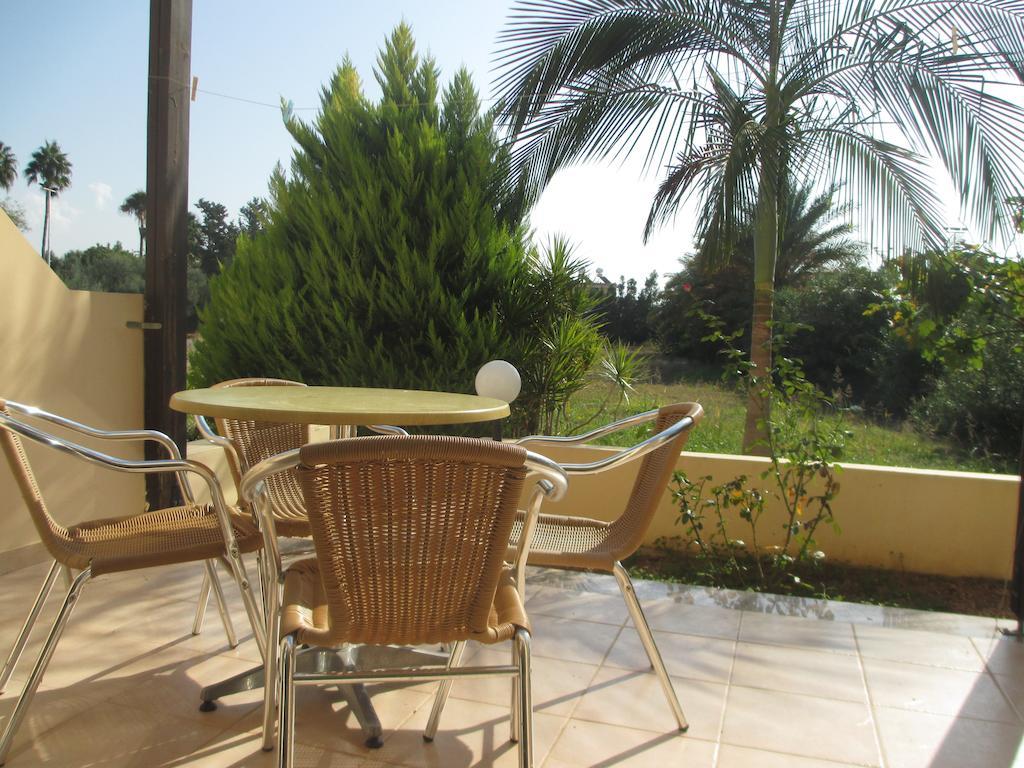 Byreva Apartments Paphos Pokoj fotografie